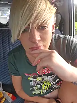 Snapshot of PinkTheHawk chatting on 03/09/25, 05:11 PinkTheHawk online show from 03/09/25, 05:11