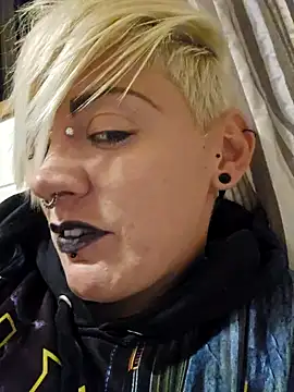 Snapshot of PinkTheHawk chatting on 03/13/25, 08:59 PinkTheHawk online show from 03/13/25, 08:59