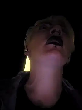 Snapshot of PinkTheHawk chatting on 03/16/25, 01:38 PinkTheHawk online show from 03/16/25, 01:38