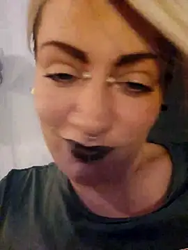 Snapshot of PinkTheHawk chatting on 09/24/25, 06:06 PinkTheHawk online show from 09/24/25, 06:06