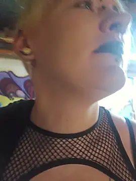 Snapshot of PinkTheHawk chatting on 10/25/25, 01:46 PinkTheHawk online show from 10/25/25, 01:46