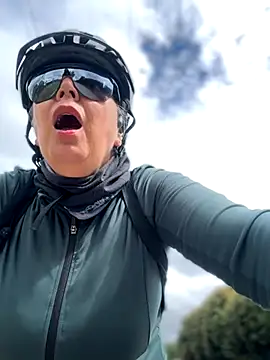 emma tour online show from 11/14/25, 02:38