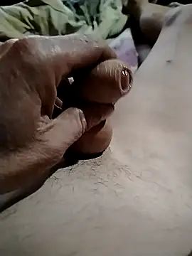 Snapshot of trraaa chatting on 10/15/25, 04:07 trraaa online show from 10/15/25, 04:07