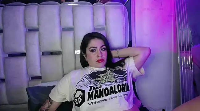 chelaqueen  online show from 02/06/25, 12:00