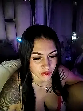 chelaqueen  online show from 05/13/26, 12:30