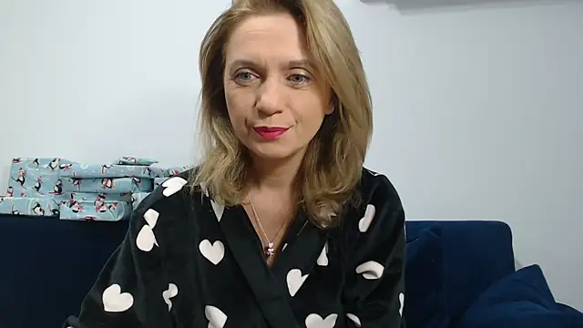 Snapshot of MysticCreature chatting on 12/22/25, 04:20 MysticCreature online show from 12/22/25, 04:20