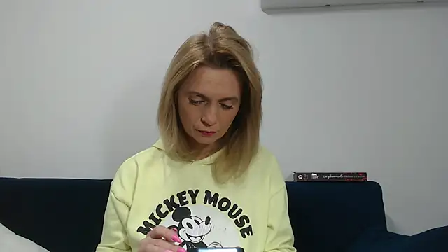 Snapshot of MysticCreature chatting on 02/06/26, 04:06 MysticCreature online show from 02/06/26, 04:06