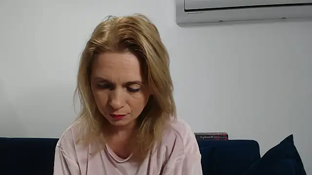 Snapshot of MysticCreature chatting on 03/10/26, 04:06 MysticCreature online show from 03/10/26, 04:06