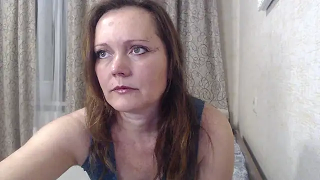 Snapshot of SheLion chatting on 12/04/25, 04:27 SheLion online show from 12/04/25, 04:27