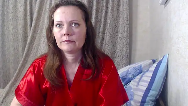 Snapshot of SheLion chatting on 12/14/25, 04:34 SheLion online show from 12/14/25, 04:34