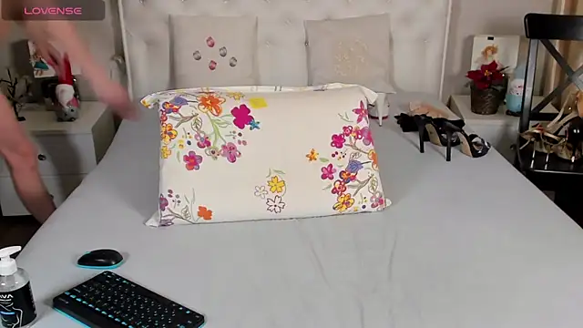 EvelinaX online show from 12/22/24, 08:25