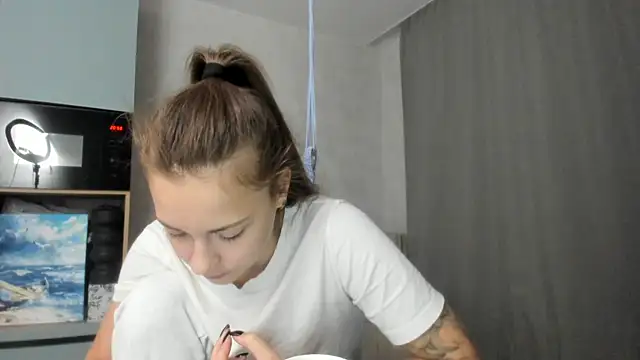 why again me online show from 09/27/25, 06:02