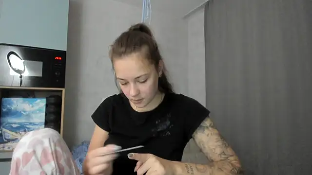 why again me online show from 10/31/25, 08:54