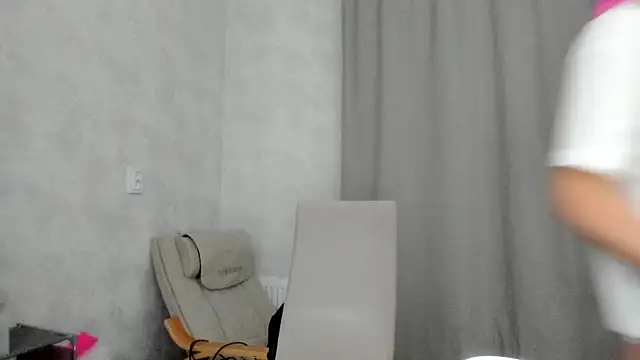 Snapshot of why_again_me chatting on 01/18/26, 06:34 why again me online show from 01/18/26, 06:34