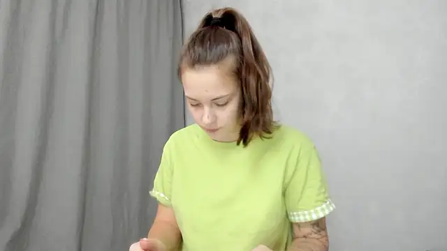 Snapshot of why_again_me chatting on 02/04/26, 08:25 why again me online show from 02/04/26, 08:25