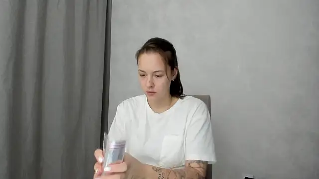 Snapshot of why_again_me chatting on 02/11/26, 09:09 why again me online show from 02/11/26, 09:09