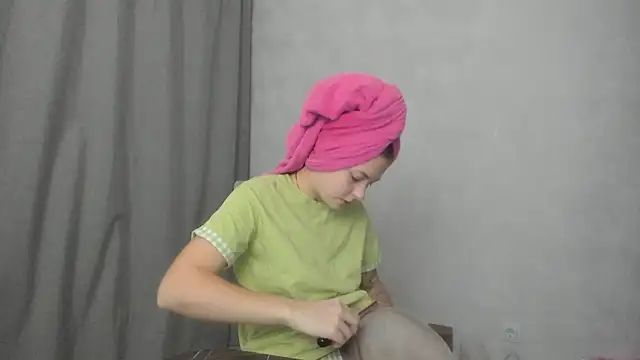 Snapshot of why_again_me chatting on 03/03/26, 07:42 why again me online show from 03/03/26, 07:42