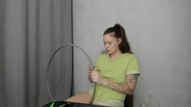 Snapshot of why_again_me chatting on 03/04/26, 08:59 why again me online show from 03/04/26, 08:59