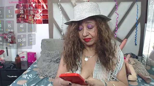 matureluna online show from 06/26/26, 04:22