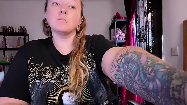 kisicaxx online show from 11/03/25, 03:24