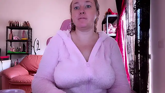 kisicaxx online show from 11/04/25, 09:41