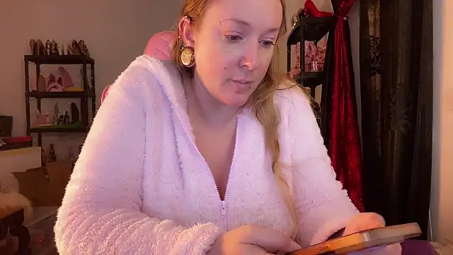 kisicaxx online show from 11/13/25, 06:29