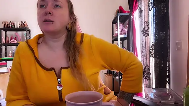 kisicaxx online show from 11/21/25, 08:46