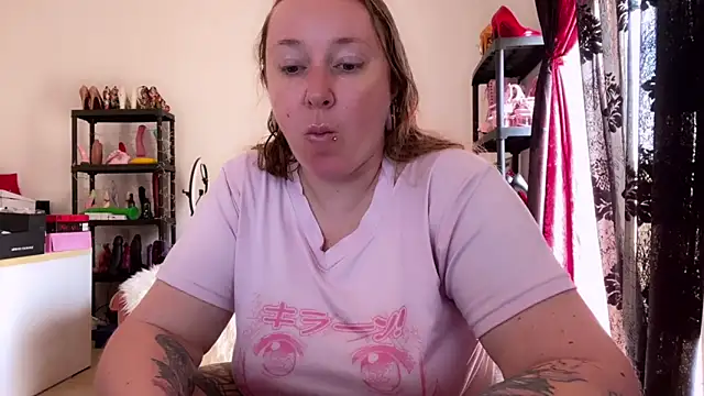 kisicaxx online show from 05/12/26, 08:55