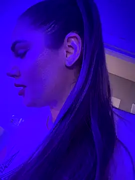 Snapshot of lovely_beast chatting on 11/18/25, 05:28 lovely beast online show from 11/18/25, 05:28