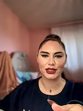 Snapshot of lovely_beast chatting on 11/19/25, 06:08 lovely beast online show from 11/19/25, 06:08