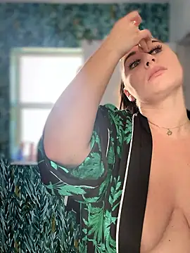 Snapshot of lovely_beast chatting on 01/09/26, 05:59 lovely beast online show from 01/09/26, 05:59