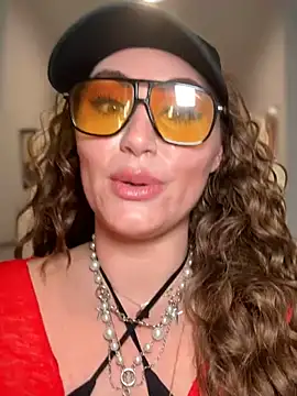 Snapshot of lovely_beast chatting on 02/25/26, 10:19 lovely beast online show from 02/25/26, 10:19