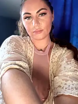 Snapshot of lovely_beast chatting on 03/27/26, 04:40 lovely beast online show from 03/27/26, 04:40