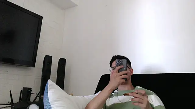 Snapshot of SebastianReiss chatting on 03/14/25, 03:59 SebastianReiss online show from 03/14/25, 03:59