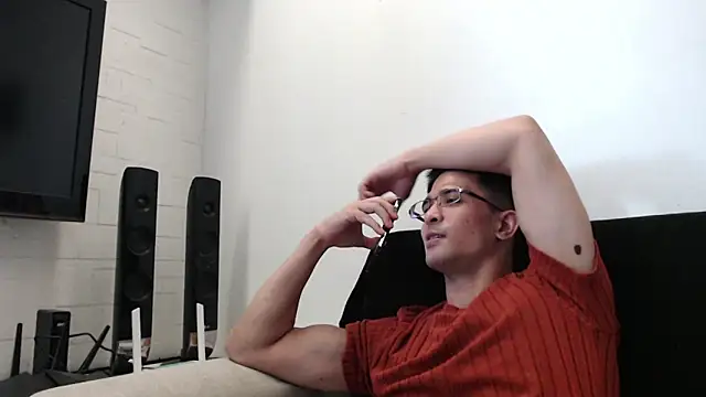 Snapshot of SebastianReiss chatting on 03/19/25, 07:51 SebastianReiss online show from 03/19/25, 07:51