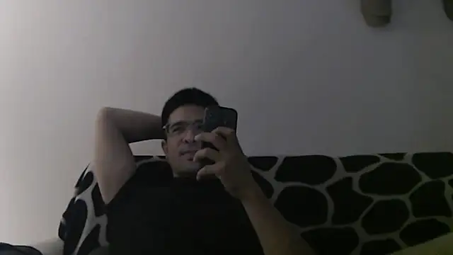 Snapshot of SebastianReiss chatting on 11/07/25, 06:08 SebastianReiss online show from 11/07/25, 06:08
