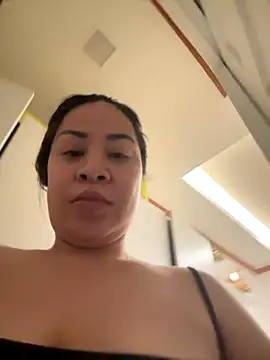 Snapshot of Tightwetholesxx chatting on 10/10/25, 04:11 Tightwetholesxx online show from 10/10/25, 04:11