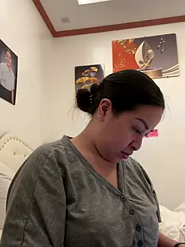 Snapshot of Tightwetholesxx chatting on 11/27/25, 01:24 Tightwetholesxx online show from 11/27/25, 01:24