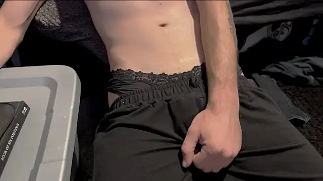 Snapshot of Happier_Naked chatting on 02/19/26, 11:39 Happier Naked online show from 02/19/26, 11:39