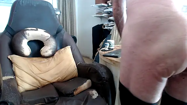 Snapshot of briochin chatting on 02/23/25, 02:25 briochin online show from 02/23/25, 02:25