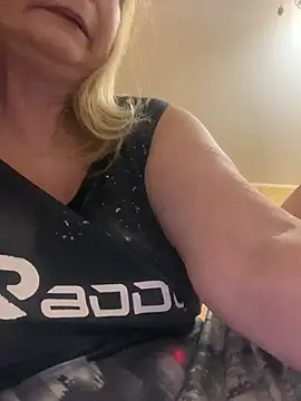 Snapshot of Irina2909@xh chatting on 05/25/26, 01:00 Irina2909xh online show from 05/25/26, 01:00