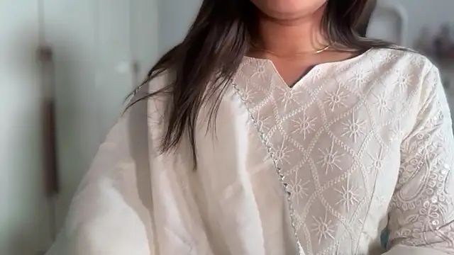 Snapshot of selen_5 chatting on 05/02/26, 06:35 selen 5 online show from 05/02/26, 06:35
