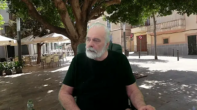 Snapshot of madriano chatting on 05/20/26, 04:35 madriano online show from 05/20/26, 04:35