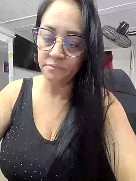Snapshot of Ameliarizo chatting on 04/02/26, 01:14 Ameliarizo online show from 04/02/26, 01:14