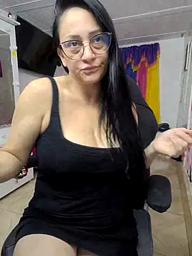 Snapshot of Ameliarizo chatting on 04/15/26, 11:27 Ameliarizo online show from 04/15/26, 11:27