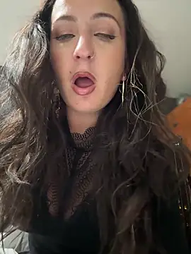 itsCassie online show from 12/16/25, 08:47