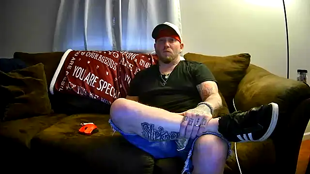 Snapshot of Livingpuddle chatting on 07/18/26, 12:37 Livingpuddle online show from 07/18/26, 12:37