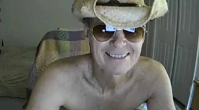 Snapshot of nakeedcowboi65 chatting on 01/17/25, 09:28 nakeedcowboi65 online show from 01/17/25, 09:28