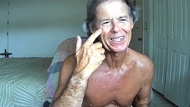 Snapshot of nakeedcowboi65 chatting on 06/01/26, 09:05 nakeedcowboi65 online show from 06/01/26, 09:05