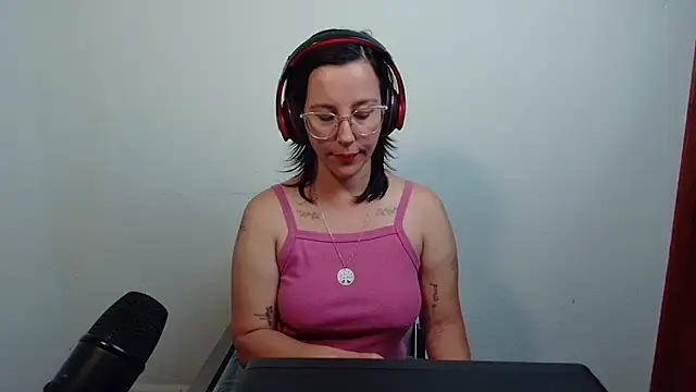 Snapshot of mahina84 chatting on 07/18/26, 01:26 mahina84 online show from 07/18/26, 01:26